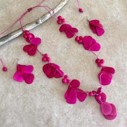 New! Fucsia Long Necklace and Earri..
