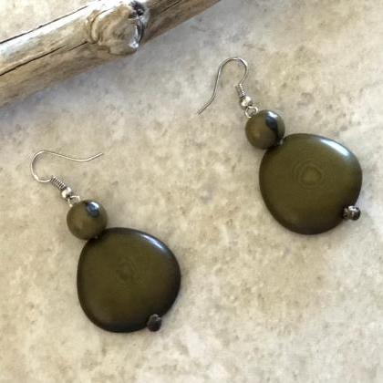 Olive Green Bombona And Tagua Nut Necklace..