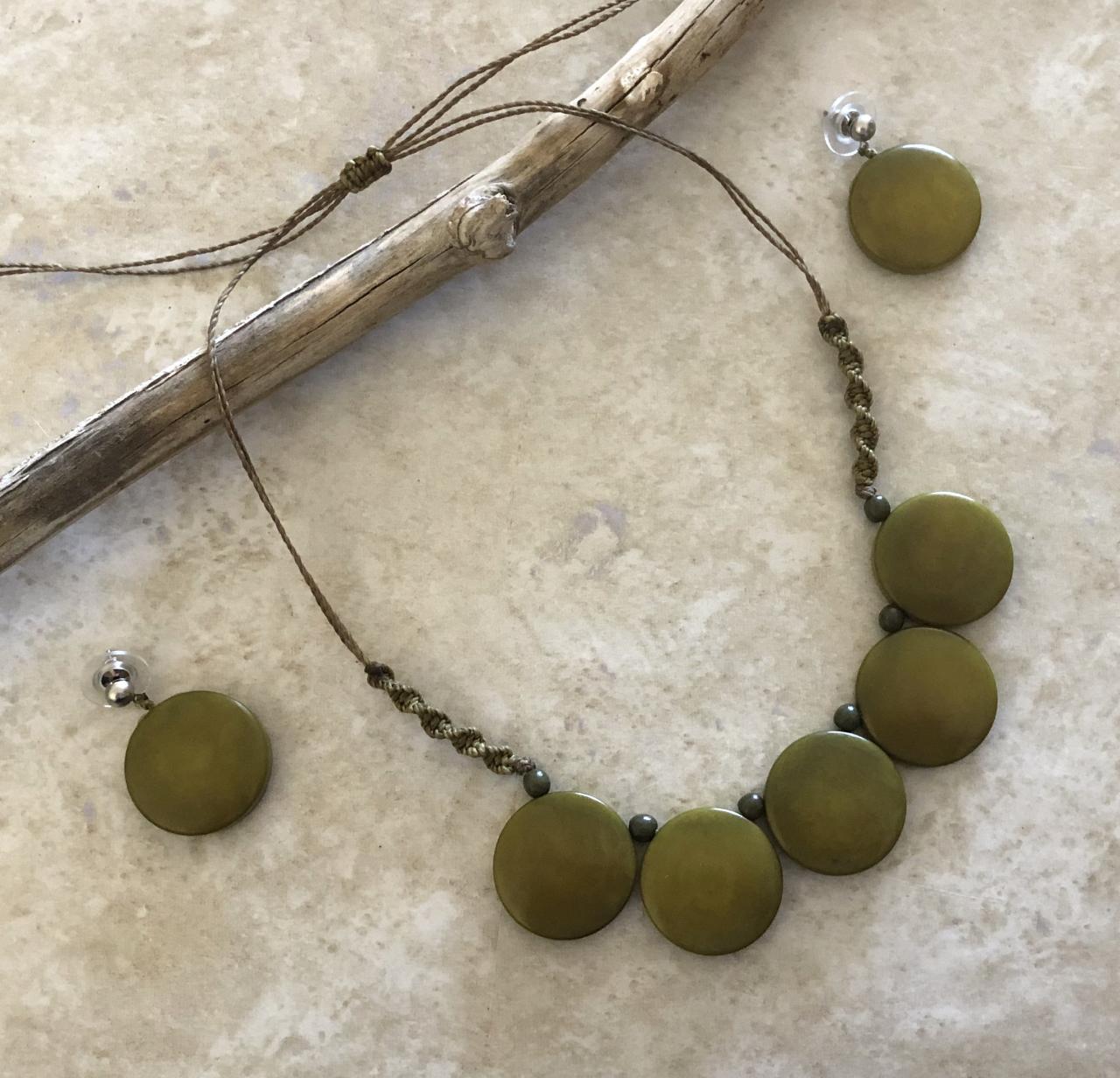 Olive Green Neck And Earrings round Shape Necklace Minimalist Necklace Geometric Necklace Adjustable Neck Vegan Neck Seeds Necklace