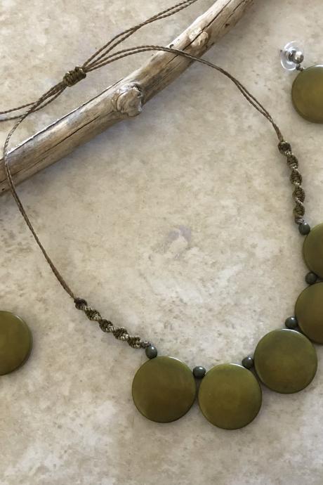 Olive Green Neck and Earrings,Round Shape Necklace, Minimalist Necklace, Geometric Necklace , Adjustable Neck, Vegan Neck, Seeds Necklace